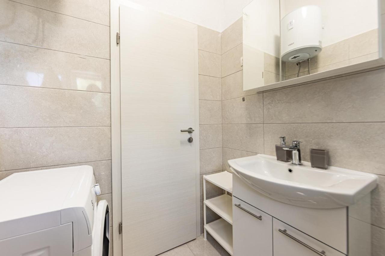 Apratman Mares Razanj Apartment Exterior photo